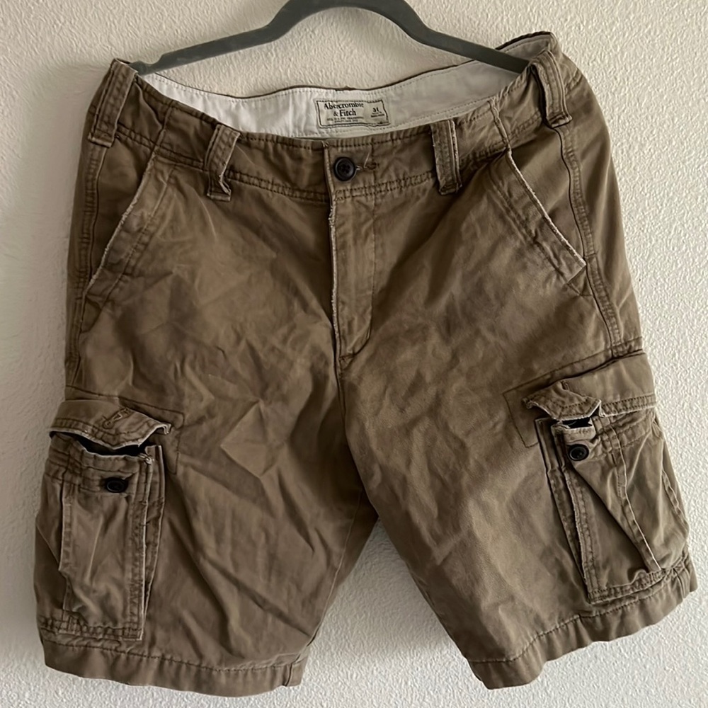Abercrombie and Fitch men’s shorts in tan color